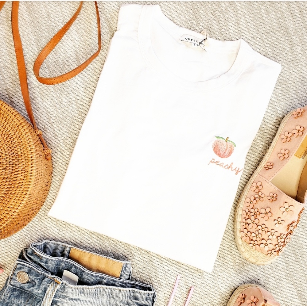 🚨SALE🚨Peachy tshirt in white - Picture 3 of 3